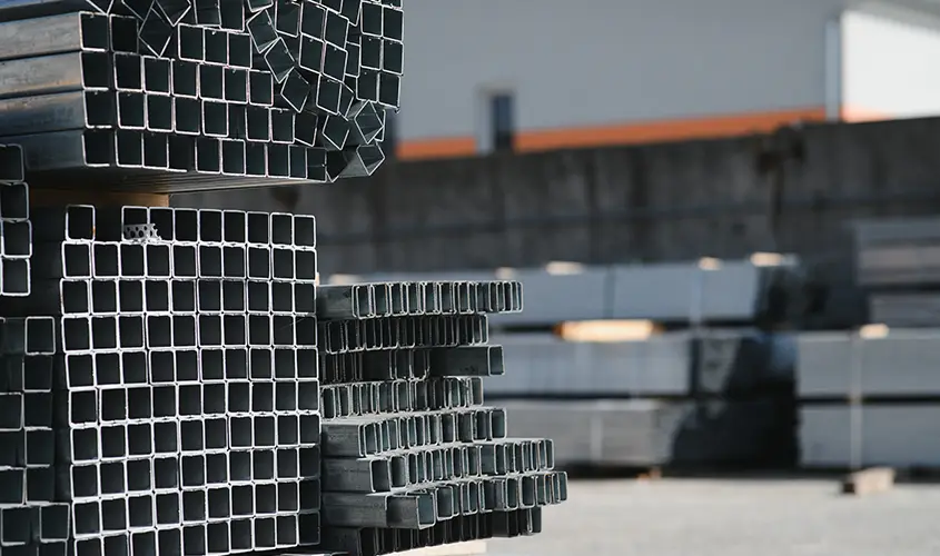 Perfiles estructurales de hierro en Castelldefels