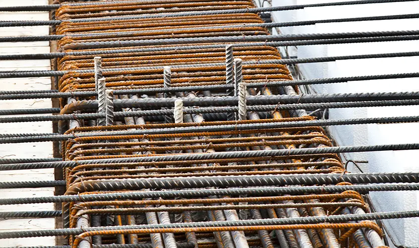 Perfiles estructurales de hierro en Montornès del Vallès